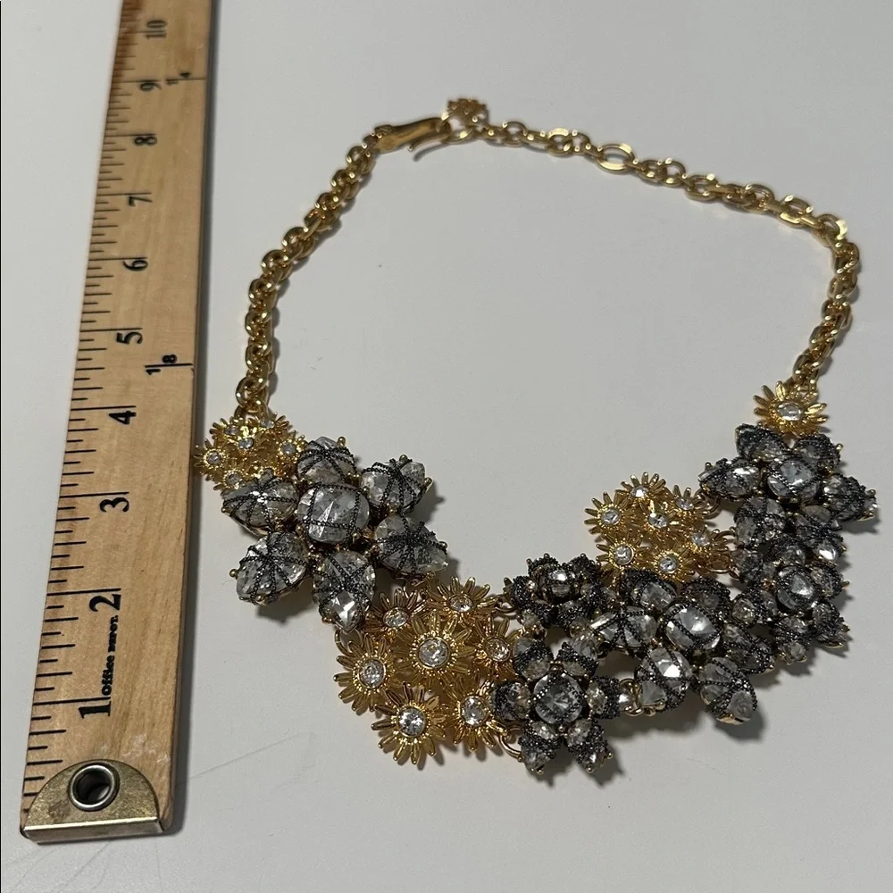 🌴 Ann Taylor Statement Necklace - Picture 2 of 2